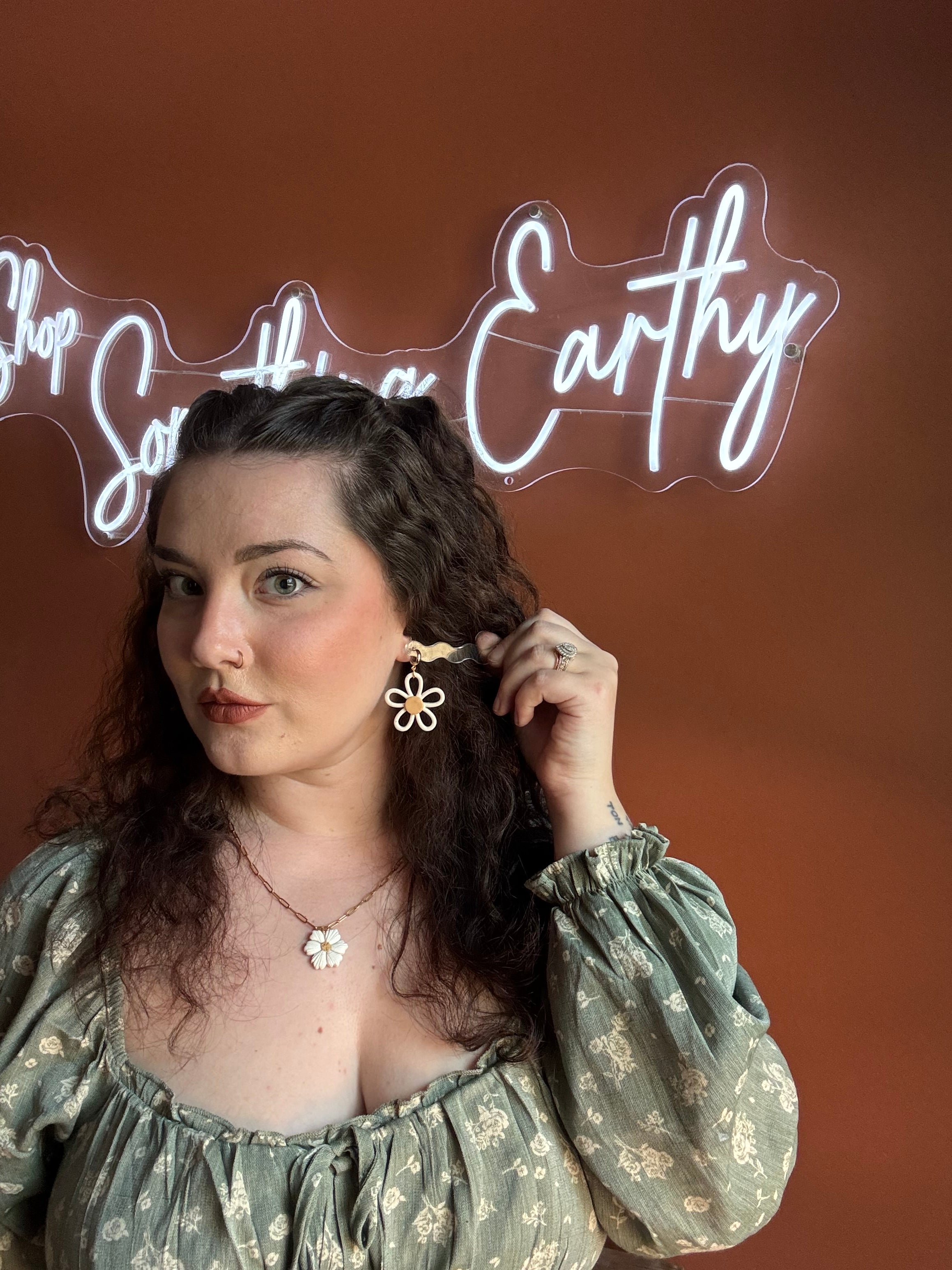 The Daisies – Shop Something Earthy