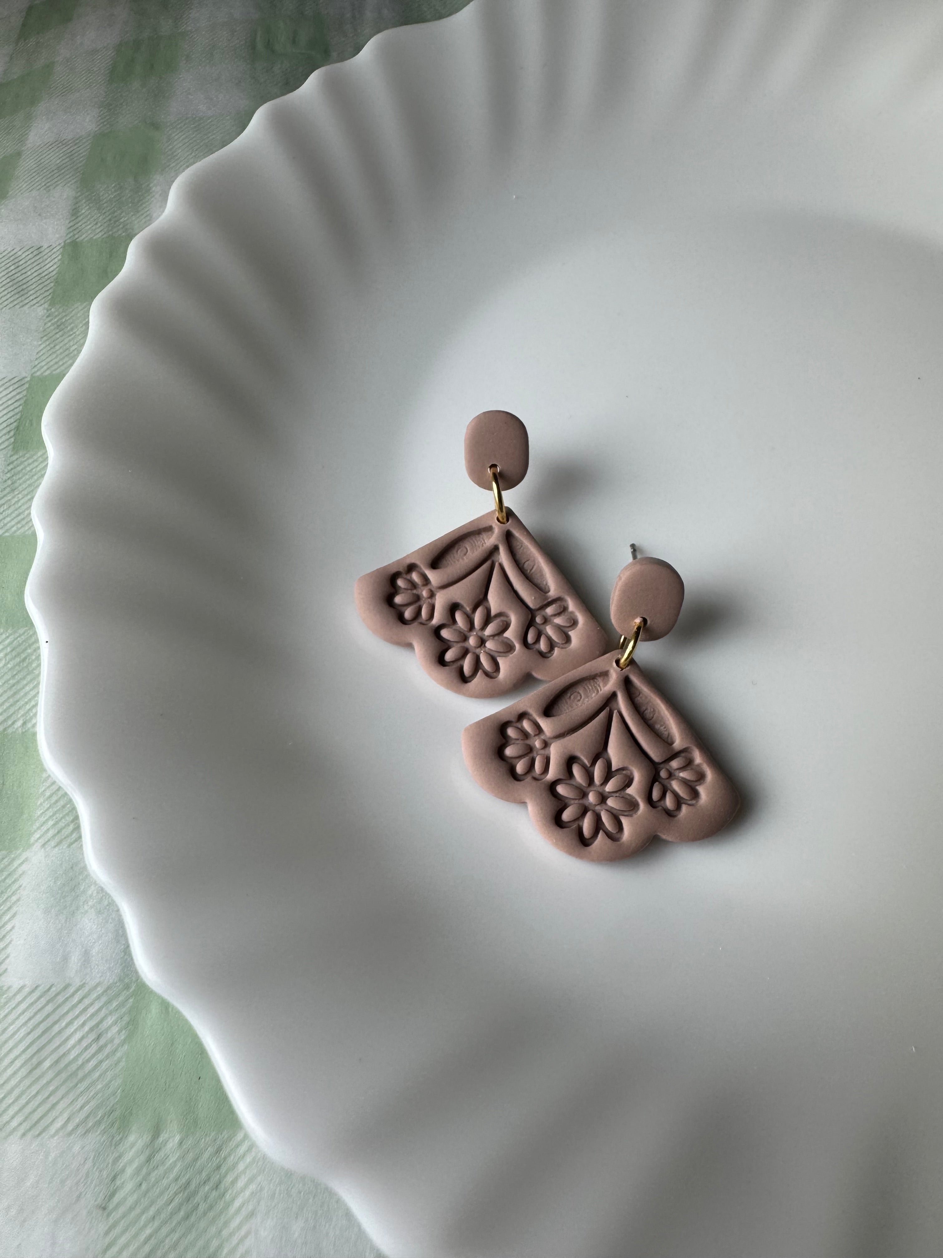 Floral Fans, in Almond