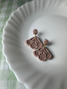Floral Fans, in Almond