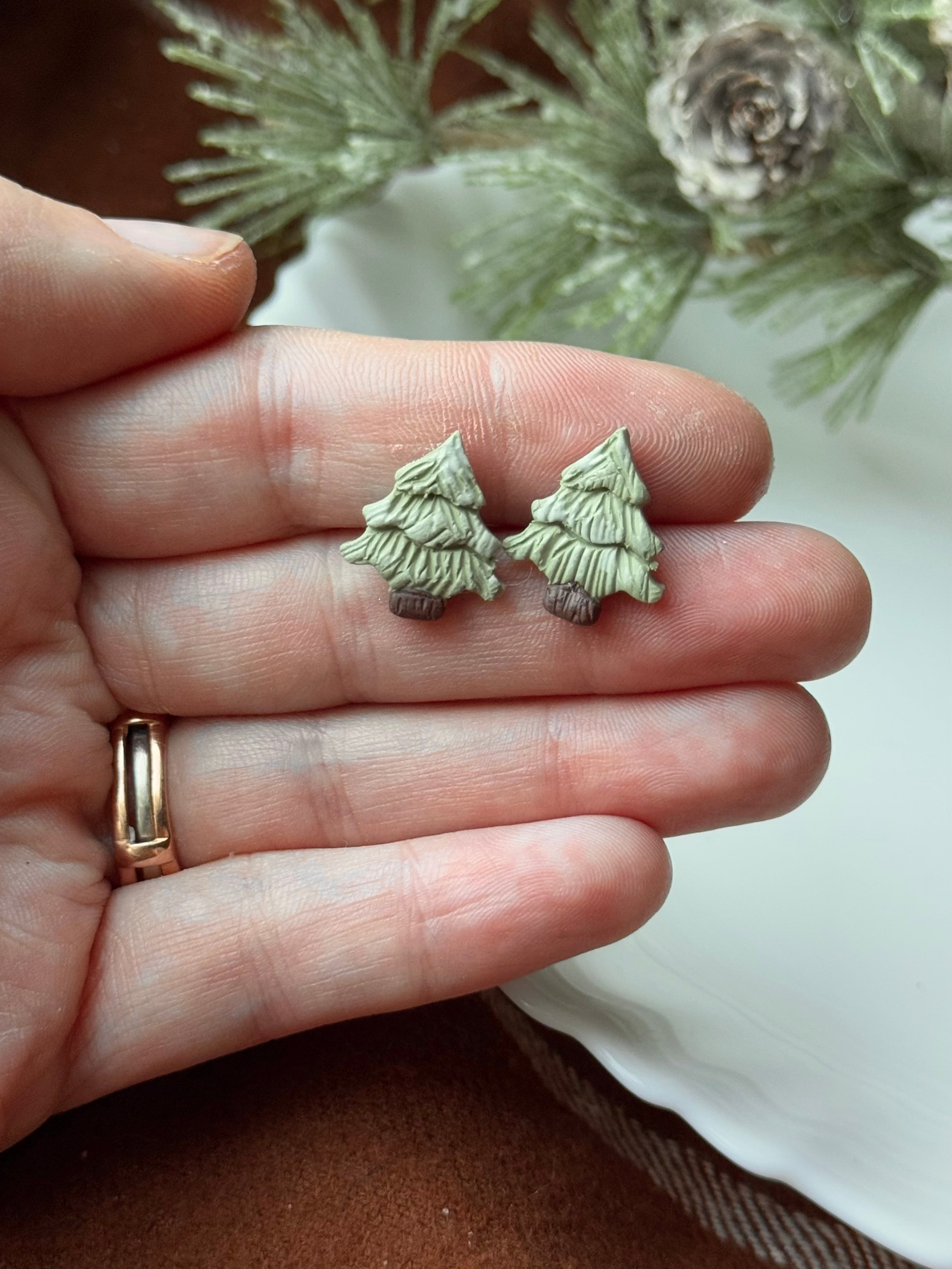 Snowy Tree Studs